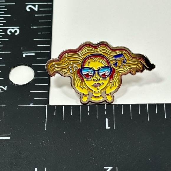 💕2/$20💕 Retro Girl with Sunglasses Headphones Music Playing Pin - Picture 4 of 7